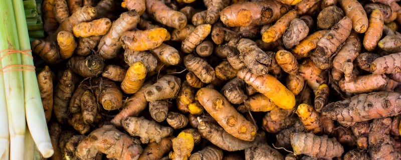 10 Best Detox Drinks to Burn Fat - turmeric root