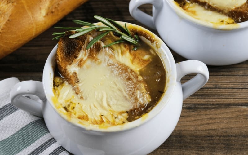 21 Vegan Christmas Recipes - Vegan French Onion Soup