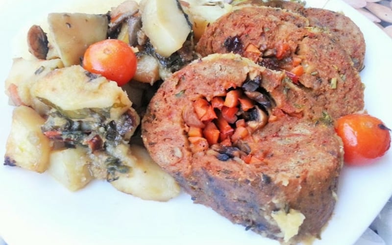 21 Vegan Christmas Recipes - Vegetable Stuffed Seitan Roast